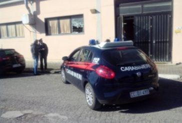 Tentano di rubare borse griffate, ma intervengono i Carabinieri