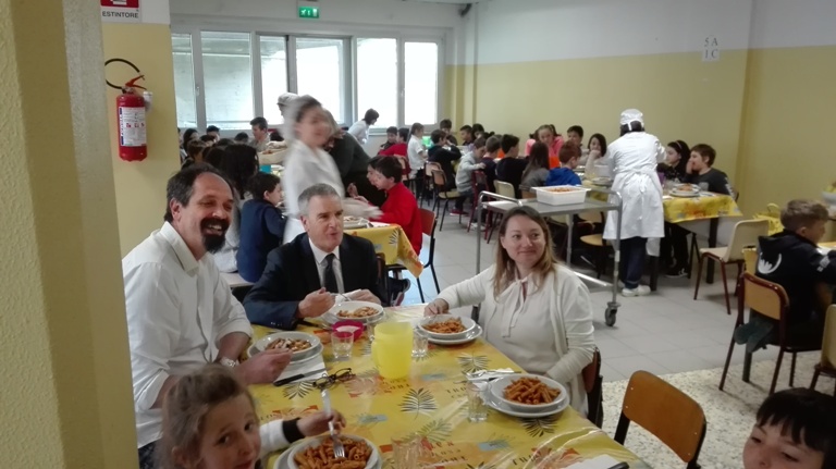 Il sindaco Valentini e l’sssessora Tarquini in visita nelle scuole