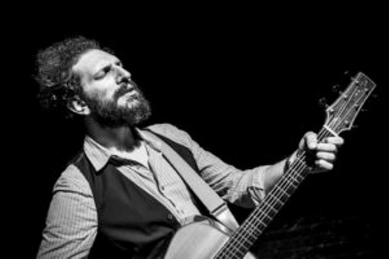 Castellina: serata a ritmo di pop rock con Carmine Torchia