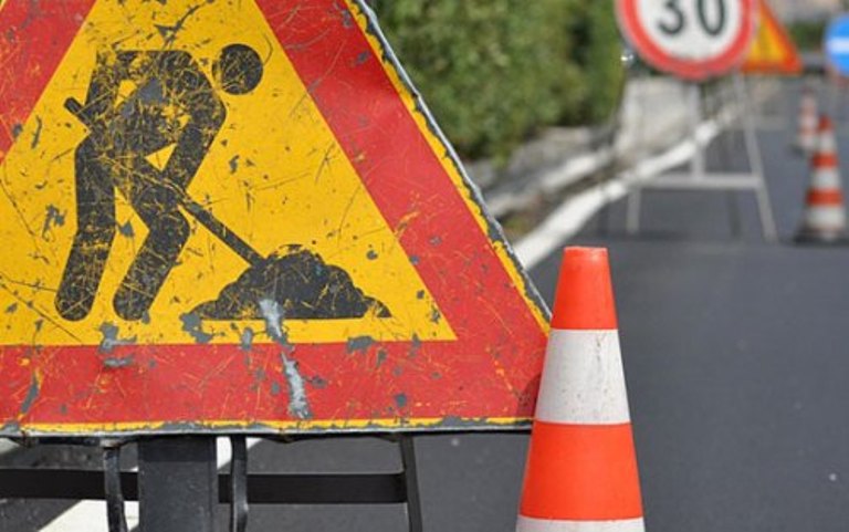 Via Dietro le Mura, modifiche temporanee al transito per smontare la gru