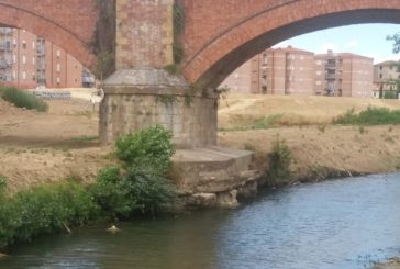 Scalzata la colonna della ferrovia durante i lavori del fiume Arbia