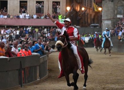 Palio di Provenzano: la Giraffa prima dall’inizio alla fine! Tris di Scompiglio