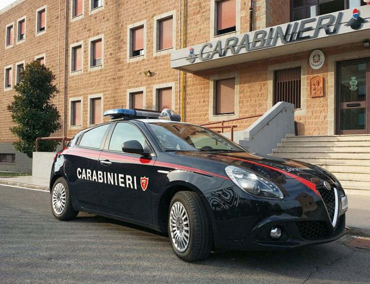 Truffa dello specchietto: denunciato dai Carabinieri