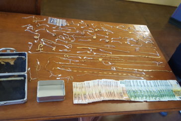 La Polizia recupera oro rubato e denuncia ladro e ricettatore