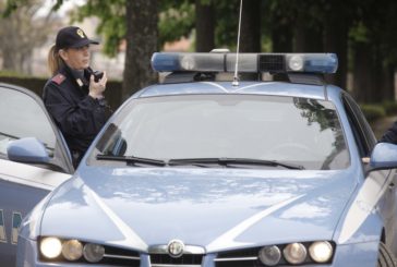 Ubriaco danneggia arredi urbani in piazza Indipendenza