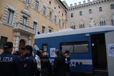 A Siena il camper della Polizia contro la violenza sulle donne