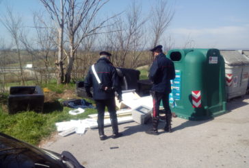 Abbandonano e bruciano rifiuti: 3 denunciati
