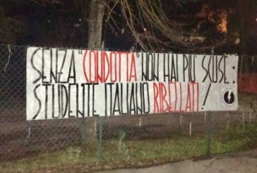 Striscione del Blocco Studentesco sull’abolizione del voto in condotta
