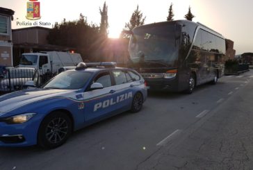 In gita con il bus rotto: la Stradale lo fa cambiare