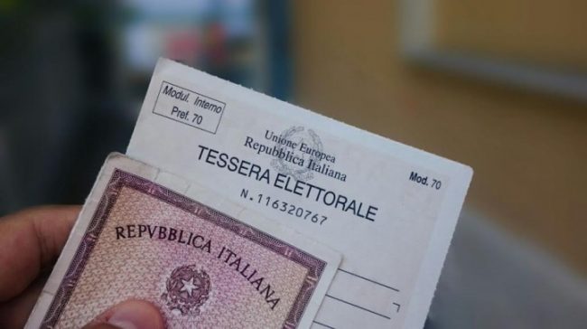 Tessere elettorali, al via la consegna delle nuove etichette