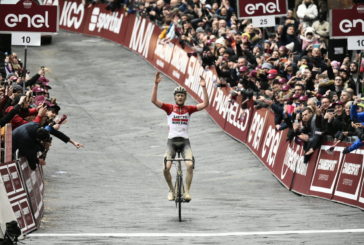 Strade Bianche: vittoria solitaria di Tiesj Benoot