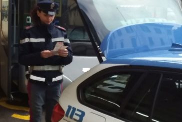 Guida il bus senza la tessera: la Polstrada fa trasbordare i passeggeri