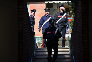 Rissa tra ballerine in casa: tre arresti dei Carabinieri