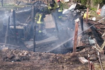 Capanno a fuoco in strada di Certosa