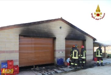 Fiamme in un annesso agricolo a Rigomagno