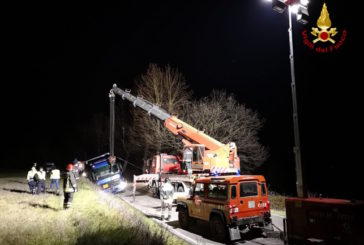 Cisterna esce di strada: intervengono i Vigili del Fuoco