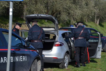 Derubano due anziani in casa: i Carabinieri ricercano una coppia