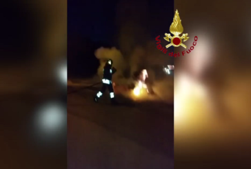 Auto va a fuoco in tangenziale