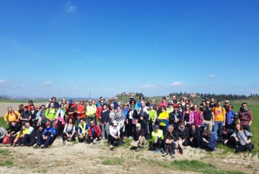 Con “L’anello di primavera” sbocciano i trekking nelle Crete Senesi