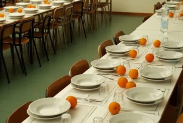 Stop al monouso, alla mensa scolastica arrivano i piatti di ceramica