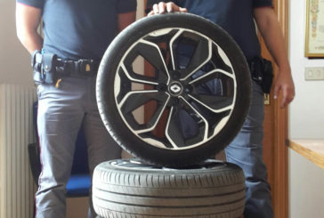 Ruba le gomme ad un’auto: denunciato un 30enne
