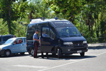 I Carabinieri denunciano un 37enne spacciatore ed un 23enne con coltelli con consentiti