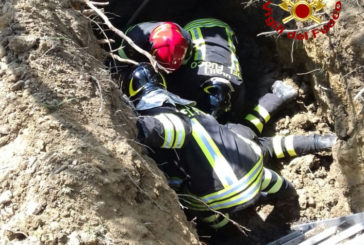 Operaio finisce sotto un cumulo di terra: salvato