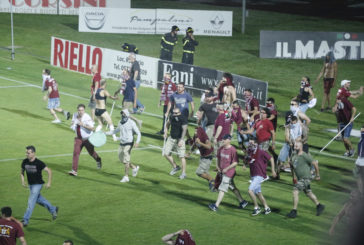 Play off: invasione di campo e danneggiamenti a fine partita