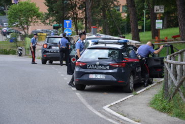 Ruba le monete dalla cassetta delle offerte. Arrestato