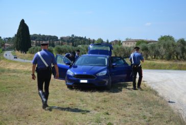 Beccato dai Carabinieri con un coltello a serramanico