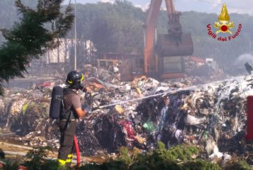 Incendio a Colle fiamme sotto controllo. Via allo smassamento