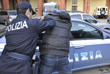 Figlio violento arrestato dalla Polizia