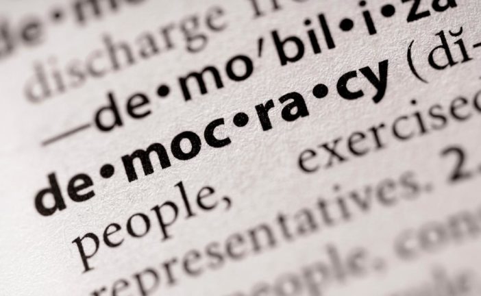 La democrazia e la sottrazione