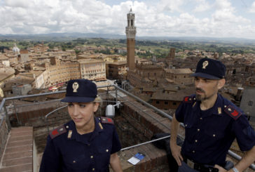 Anziana turista con problemi di memoria si perde in città