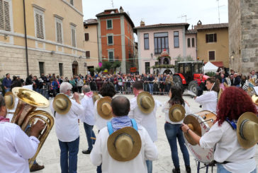 In alto i calici per la Festa dell’Uva e del Vino di Chiusi