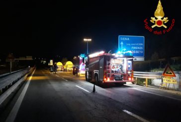 Laborioso recupero di un’autocisterna piena di gas sulla Siena-Bettolle