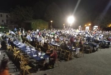 Quasi novecento a cena in piazza a Monteroni