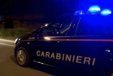 Durante una lite tenta di uccidere la sorella con un’accetta. Arrestato