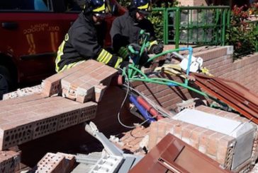 Auto urta contatori in via del Vecchietta: intervengono i pompieri