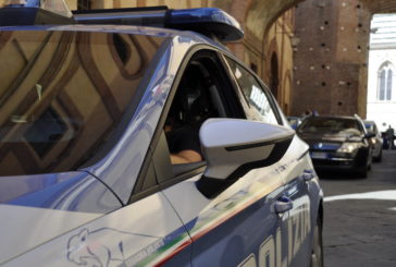 Picchia la moglie a calci e pugni: arrestato dalla Polizia