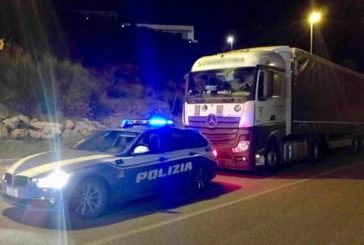 Sbronzo alla guida del TIR: fermato dalla Polstrada in Autopalio