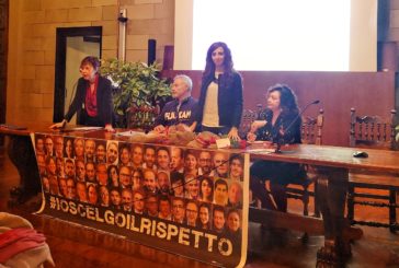 #ioscelgoilrispetto: in tanti nella sala delle Lupe