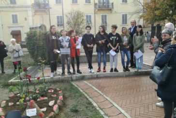 Poggibonsi ricorda le donne vittime di violenza in Piazza Matteotti