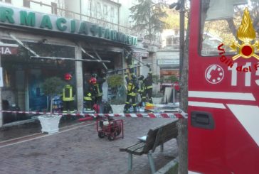 Incendio nella vetrina di una farmacia a Chianciano