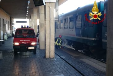 Locomotore a fuoco alla stazione di Poggibonsi