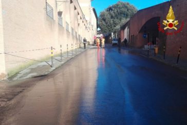 Copiosa perdita d’acqua in via Mattioli: strada chiusa