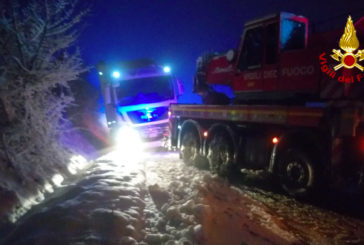 Problemi per neve e gelo: mezzi pesanti finiscono fuori strada