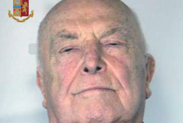 Acquista vestiti costosi con assegni a vuoto: 83enne denunciato