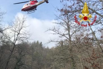 Incendio di sterpaglie: interviene anche l’elicottero Drago