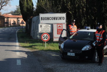 Rapinano un distributore: intercettati dai Carabinieri. Un bandito in fuga